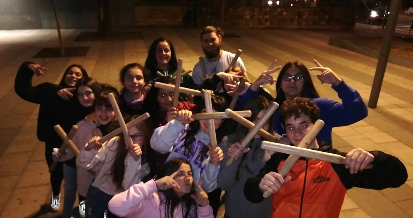 Amb un bon assaig de Ball de Bastons no existeix el fred!