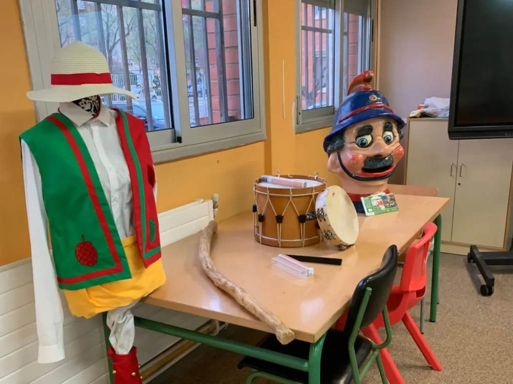 Avui, l'Institut La Romànica, on es troba la nostra seu, ha acollit la… (foto 3)