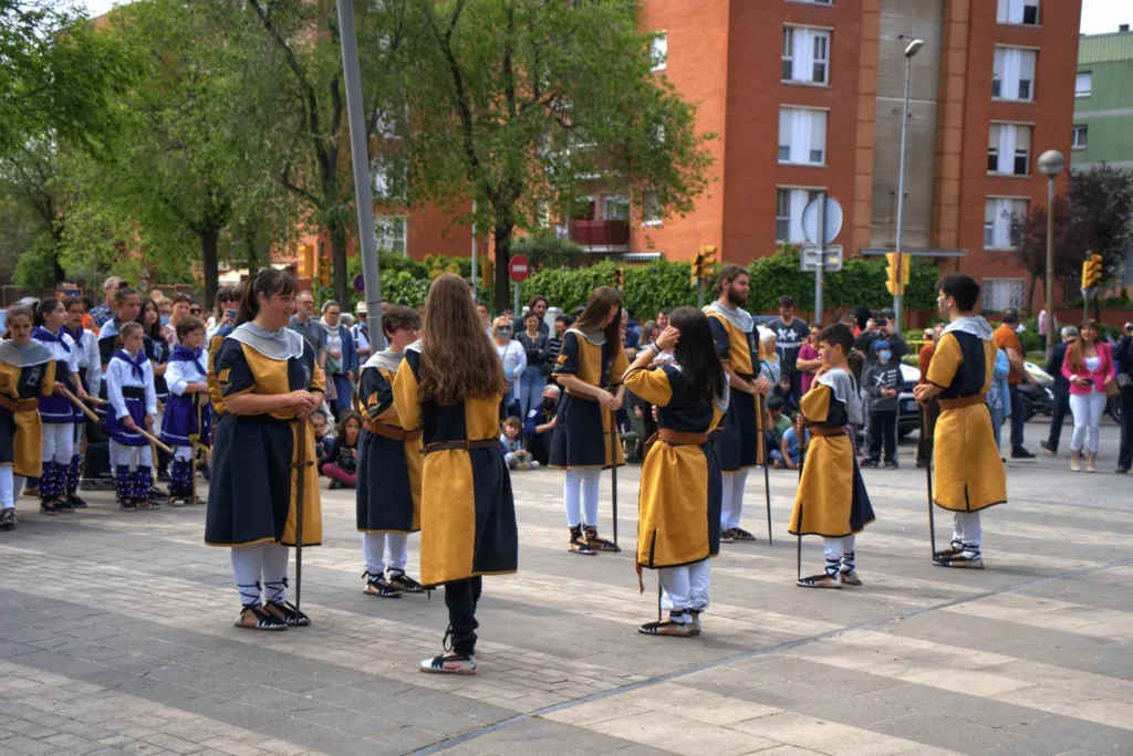 Gràcies al qui ens ha deixat la seva vestimenta i material perquè avui… (foto 2)