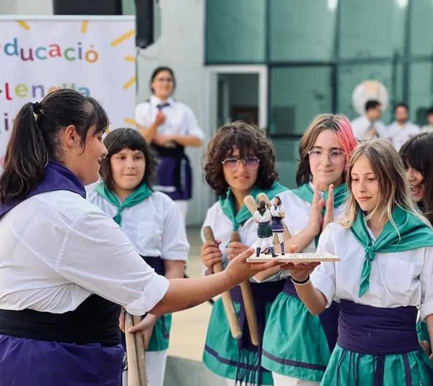 Ahir vàrem apadrinar al Ball de Bastons de Ripollet, després d'uns… (foto 4)