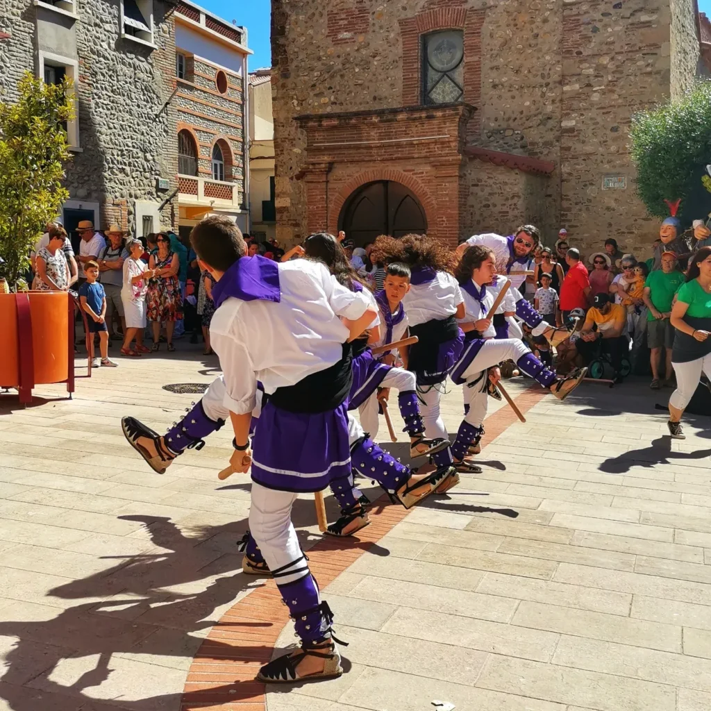 I avui, a les 6 del matí, posàvem rumb cap a Bao, per apadrinar a les…