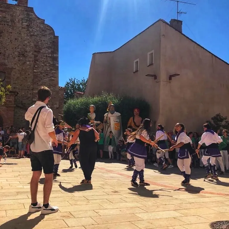 I avui, a les 6 del matí, posàvem rumb cap a Bao, per apadrinar a les… (foto 3)