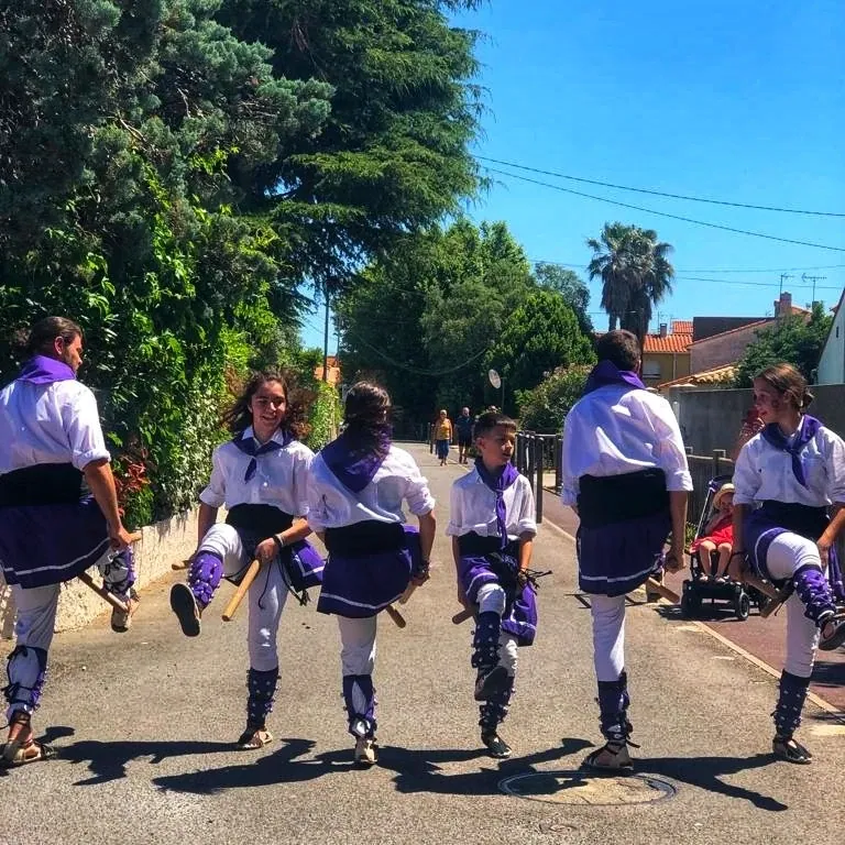 I avui, a les 6 del matí, posàvem rumb cap a Bao, per apadrinar a les… (foto 4)