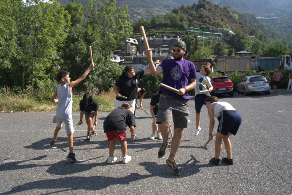 Ahir vàrem actuar a la 1a Trobada Bastonera de Sant Julià de Lòria, i… (foto 9)