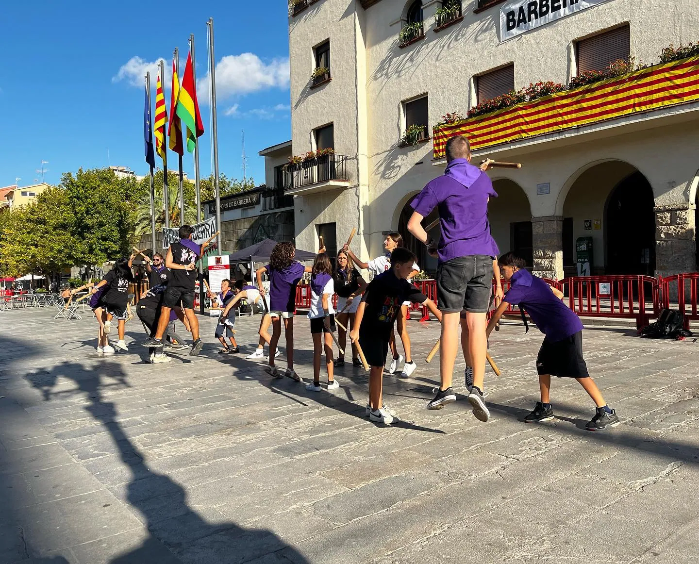 Avui les nostres caps de colla ens han despertat amb una sorpresa…