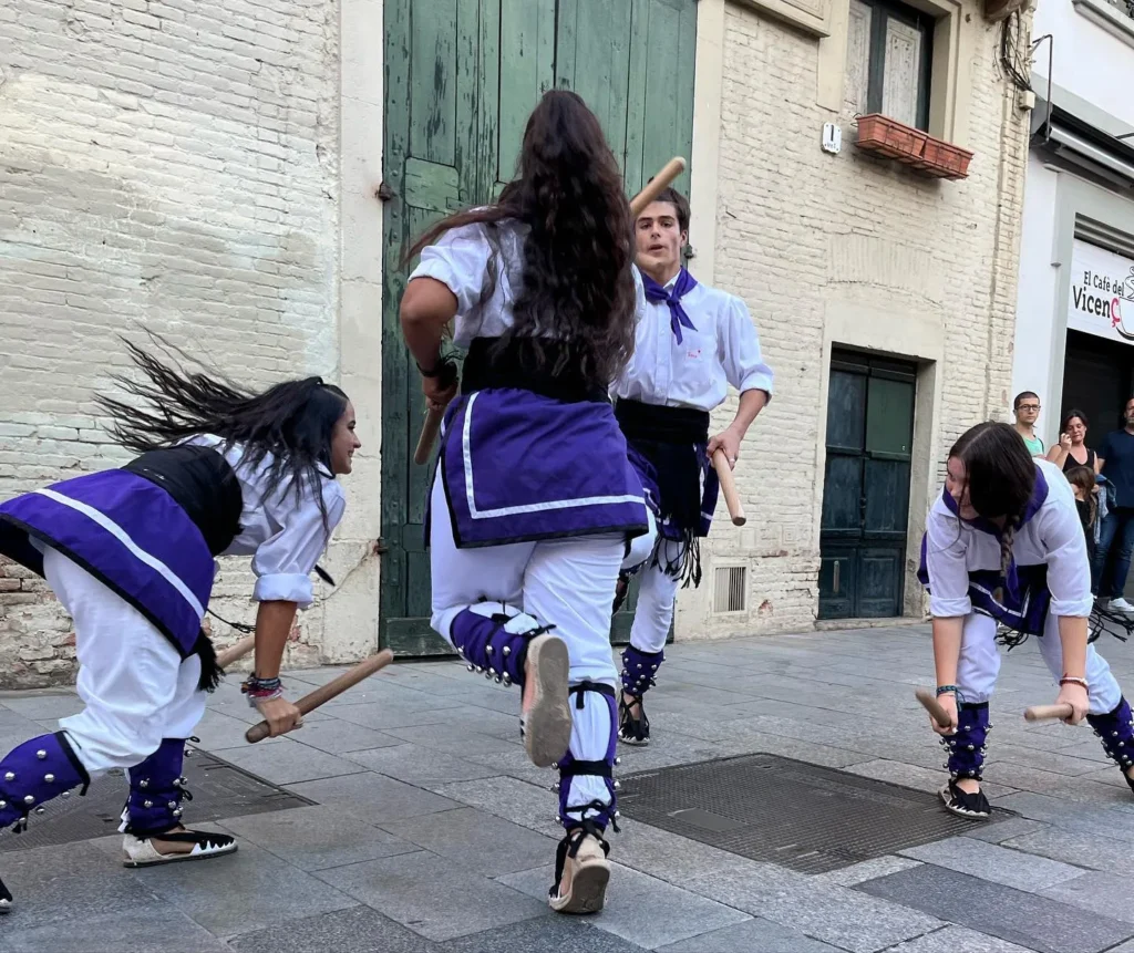 Avui hem actuat en el 25è aniversari de acompanyades de diferents colles (foto 10)