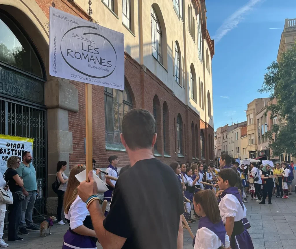 Avui hem actuat en el 25è aniversari de acompanyades de diferents colles (foto 2)