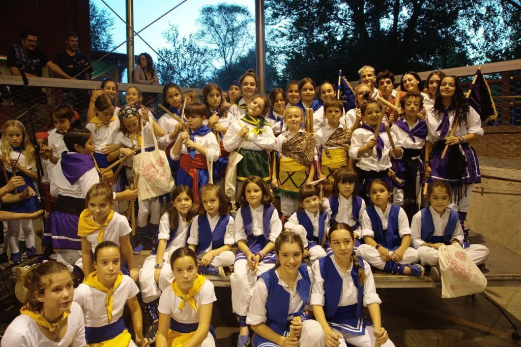 Avui hem participat en la V Trobada Bastonera Infantil, a Cardedeu! (foto 10)