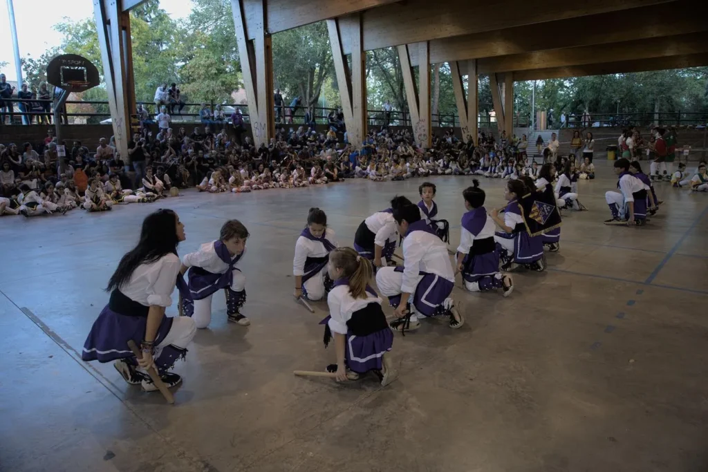 Avui hem participat en la V Trobada Bastonera Infantil, a Cardedeu! (foto 2)