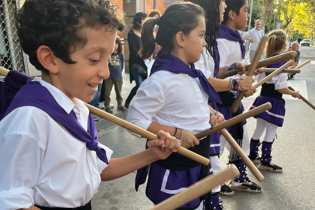Avui hem participat en la V Trobada Bastonera Infantil, a Cardedeu! (foto 3)