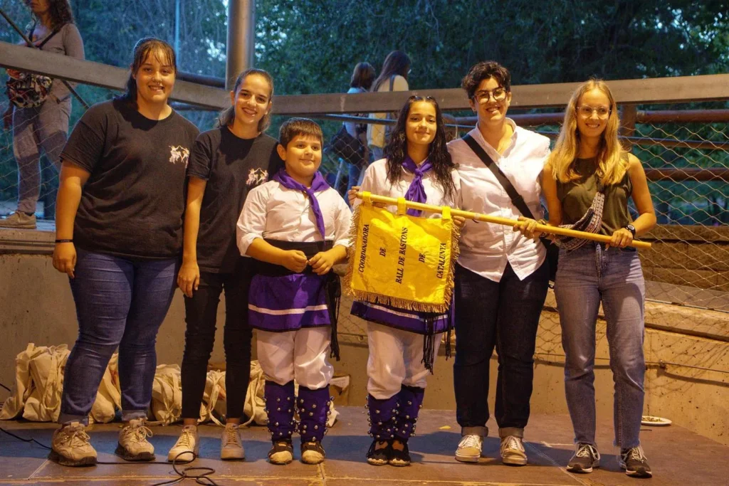 Avui hem participat en la V Trobada Bastonera Infantil, a Cardedeu! (foto 4)