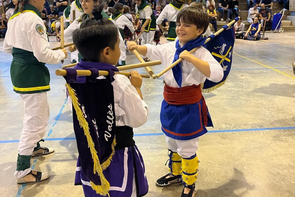 Avui hem participat en la V Trobada Bastonera Infantil, a Cardedeu! (foto 9)