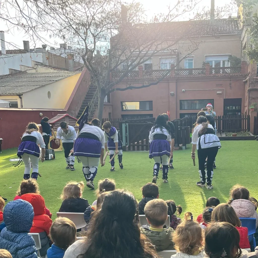 Avui hem estat a l’Escola Bressol Sol Solet, de Sabadell, el i la on… (foto 2)