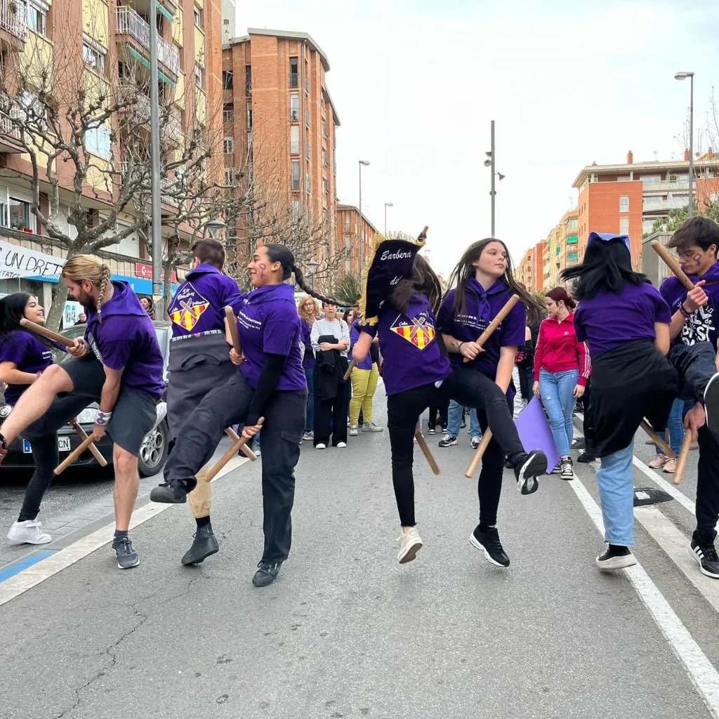 Acabem la jornada d’avui participant a la manifestació organitzada per… (foto 2)