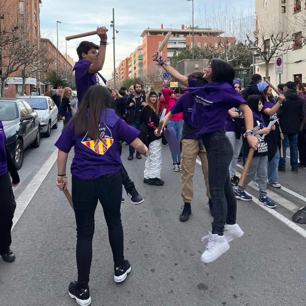 Acabem la jornada d’avui participant a la manifestació organitzada per… (foto 4)