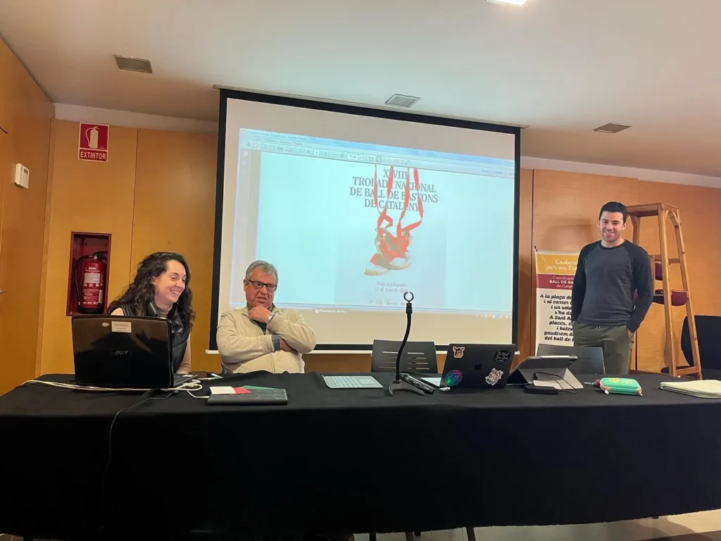 Avui, les nostres tres caps de colla, han donat el tret de sortida a la… (foto 8)