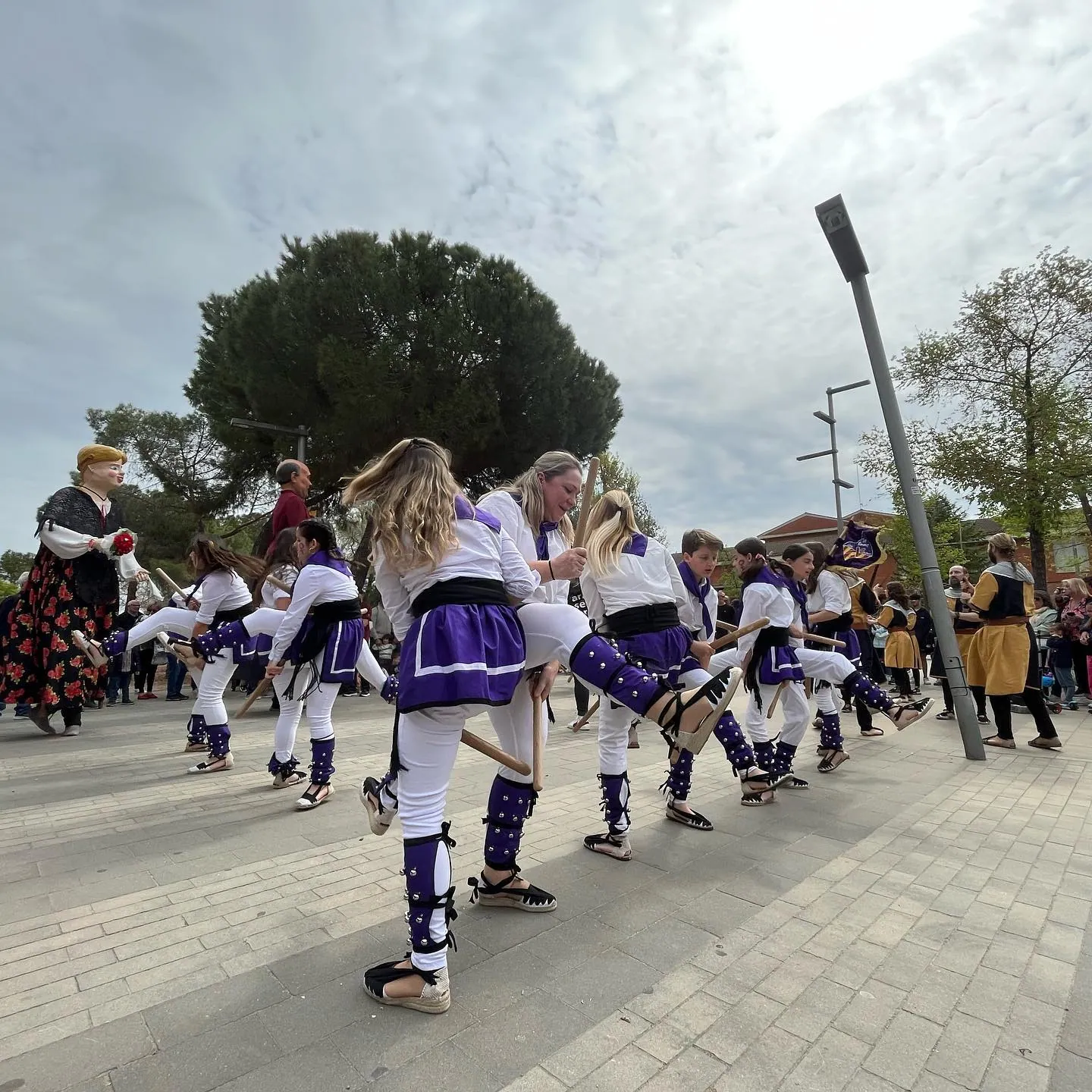 Avui hem actuat per l'Aplec del Pa, al barri de La Romànica qui ens va veure néixer