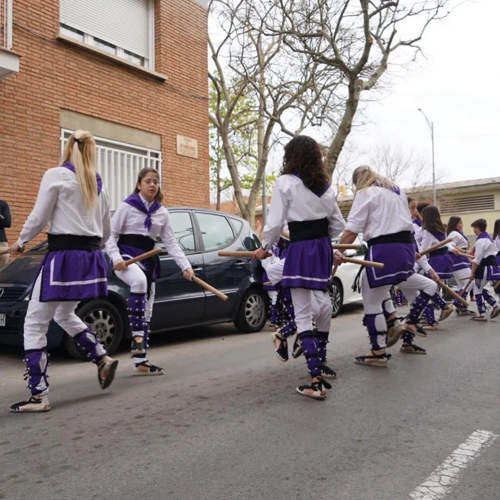 Avui hem actuat per l'Aplec del Pa, al barri de La Romànica qui ens va veure néixer (foto 10)