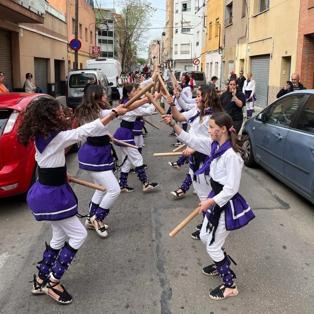 Avui hem actuat per l'Aplec del Pa, al barri de La Romànica qui ens va veure néixer (foto 2)