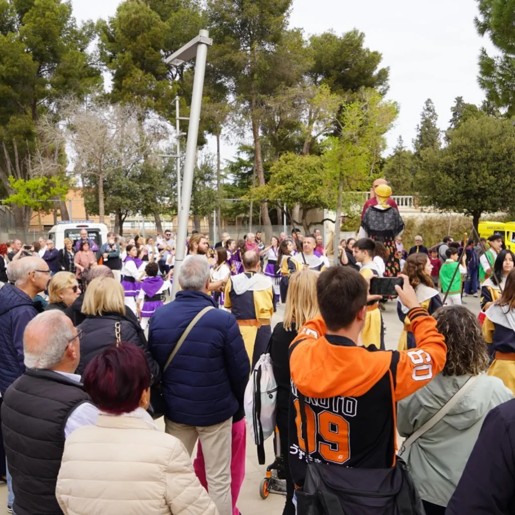 Avui hem actuat per l'Aplec del Pa, al barri de La Romànica qui ens va veure néixer (foto 8)
