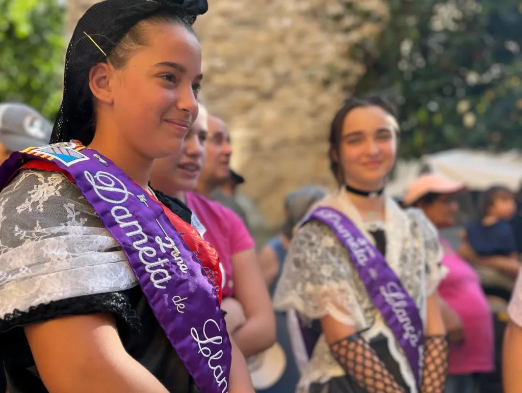 Ahir vàrem tornar a rebre, un cop més, la Flama del Canigó, a la vila de Llançà (foto 2)