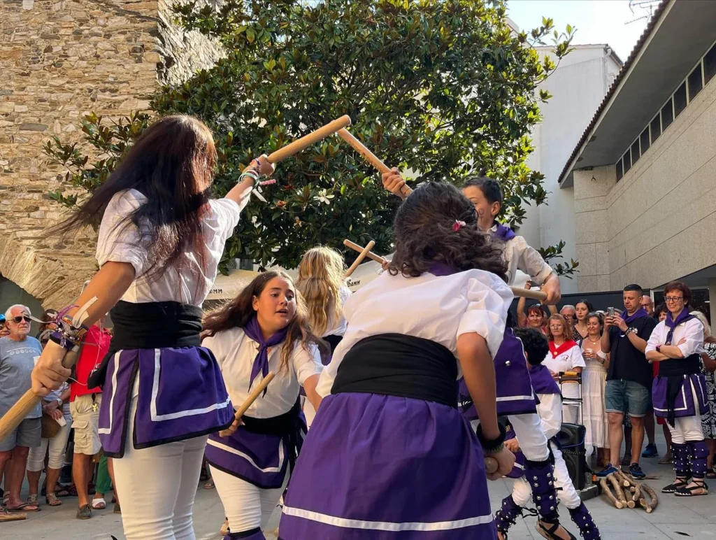 Ahir vàrem tornar a rebre, un cop més, la Flama del Canigó, a la vila de Llançà (foto 9)