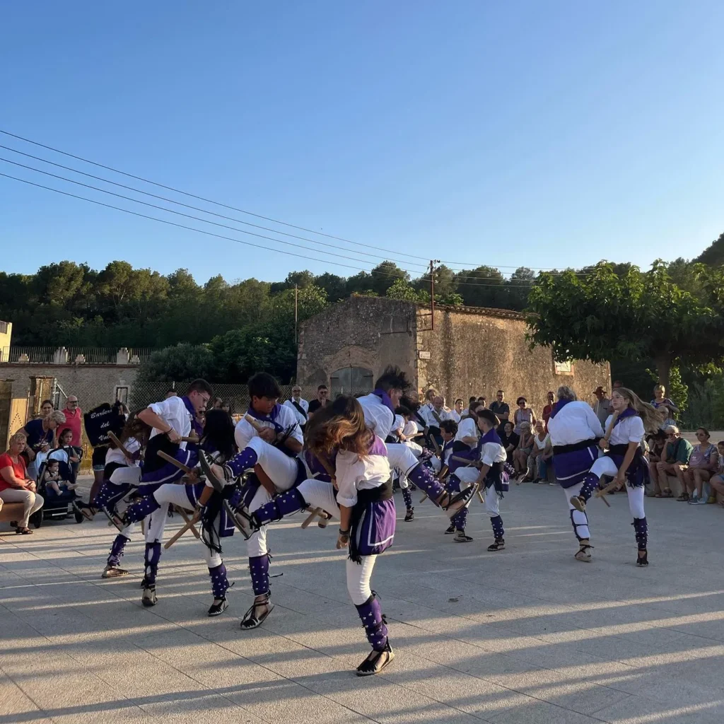 Ahir vàrem estar a Sant Miquel de Fluvià, celebrant el Xè Aniversari… (foto 2)