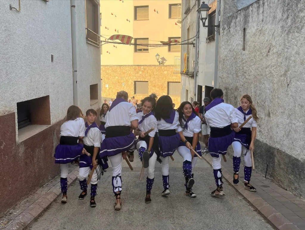 La setmana passada vam participar en la Trobada Bastonera de les Terres… (foto 2)