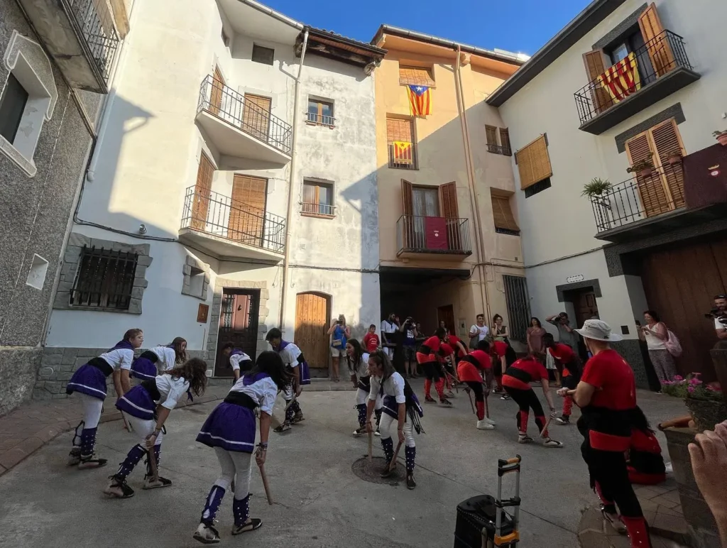 La setmana passada vam participar en la Trobada Bastonera de les Terres… (foto 4)