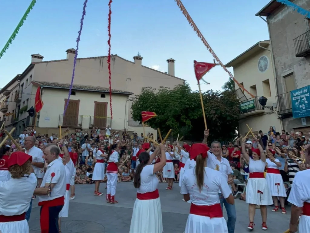 La setmana passada vam participar en la Trobada Bastonera de les Terres… (foto 9)