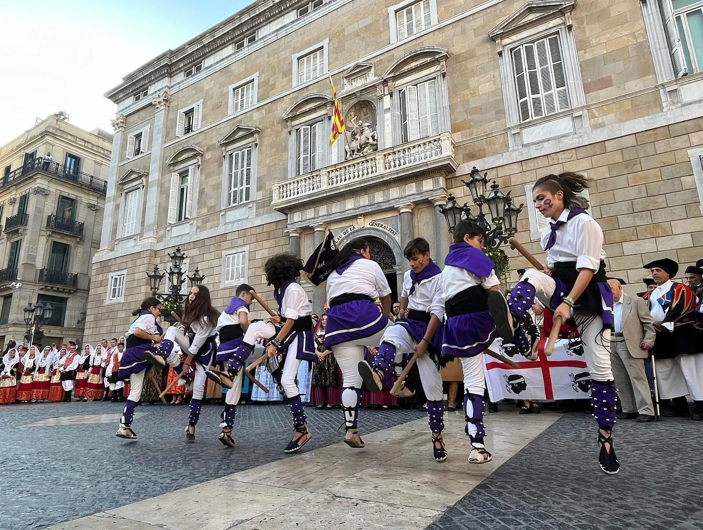 Avui, a través d', i amb l'organització i invitació de i , els grups de…