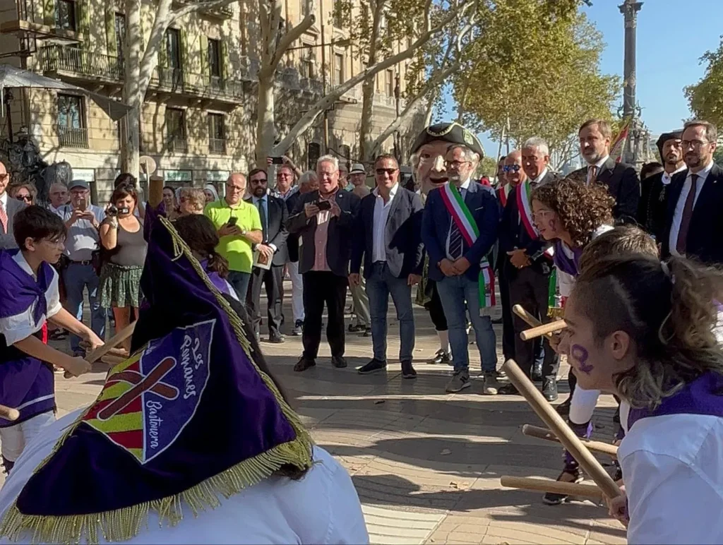 Avui, a través d', i amb l'organització i invitació de i , els grups de… (foto 2)