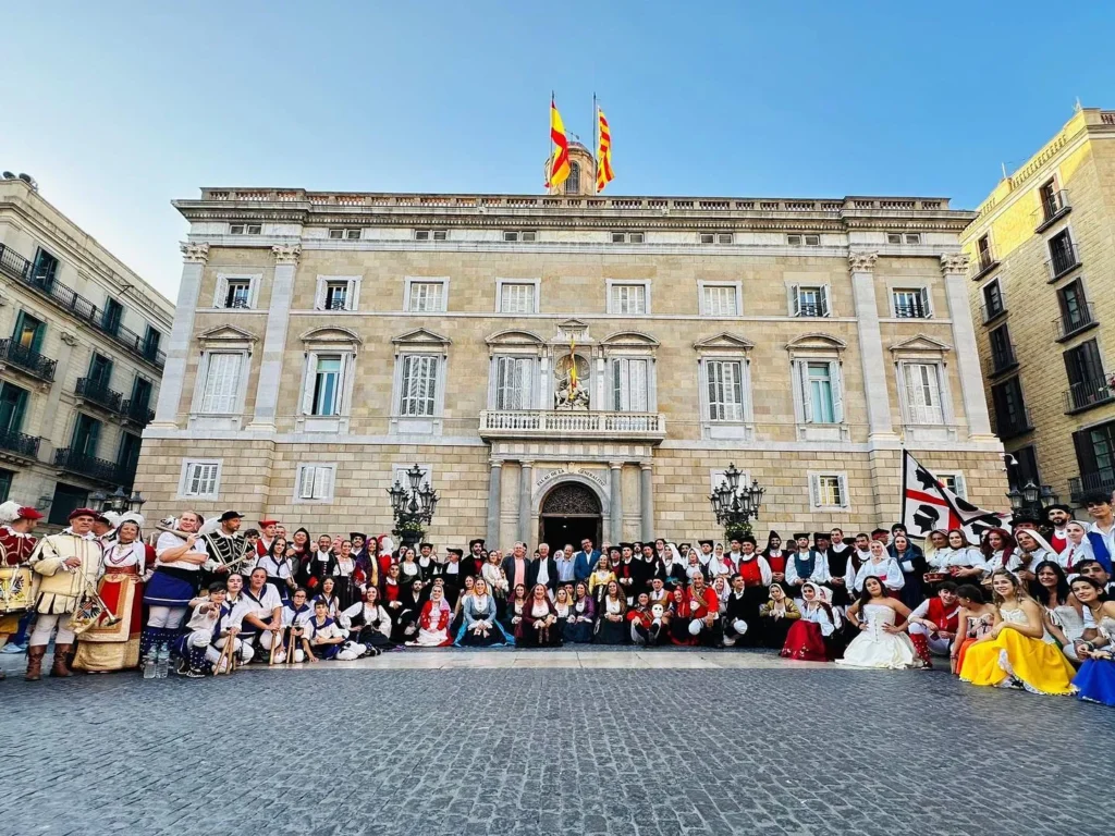 Avui, a través d', i amb l'organització i invitació de i , els grups de… (foto 3)