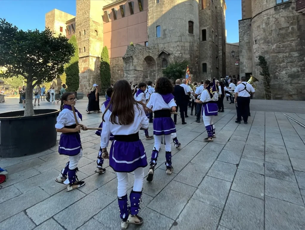 Avui, a través d', i amb l'organització i invitació de i , els grups de… (foto 6)