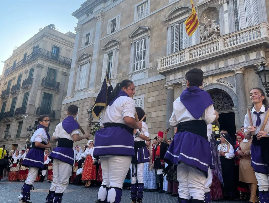 Avui, a través d', i amb l'organització i invitació de i , els grups de… (foto 7)