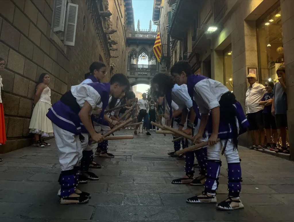 Avui, a través d', i amb l'organització i invitació de i , els grups de… (foto 8)