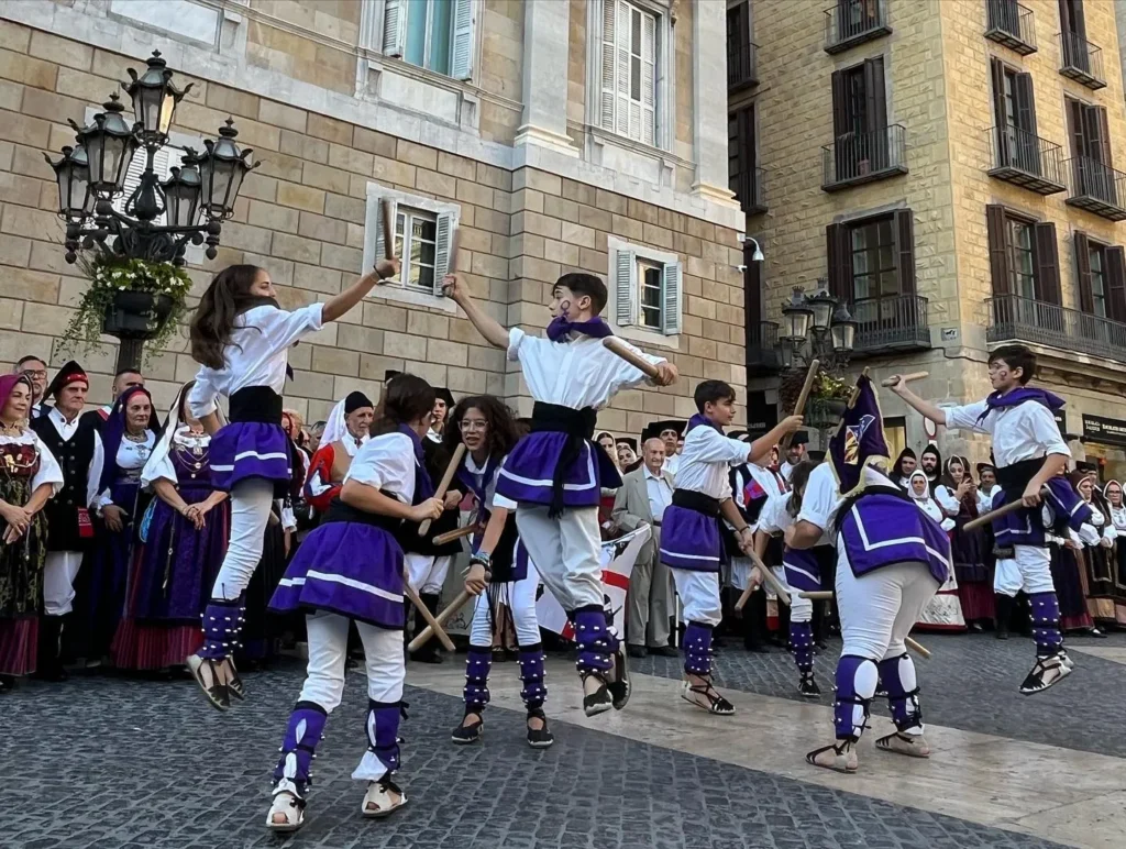Avui, a través d', i amb l'organització i invitació de i , els grups de… (foto 9)