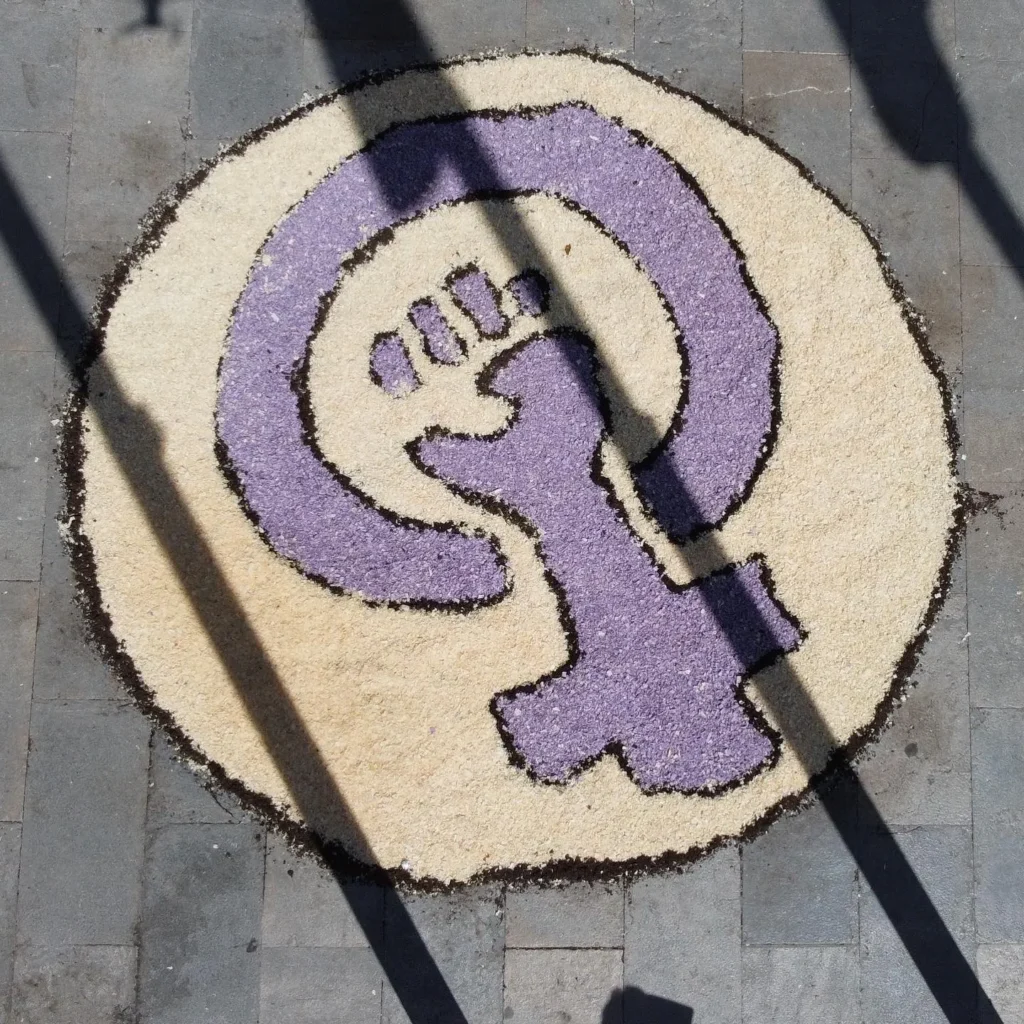 En aquesta setmana, on les catifes estan omplint places i carrers a… (foto 2)