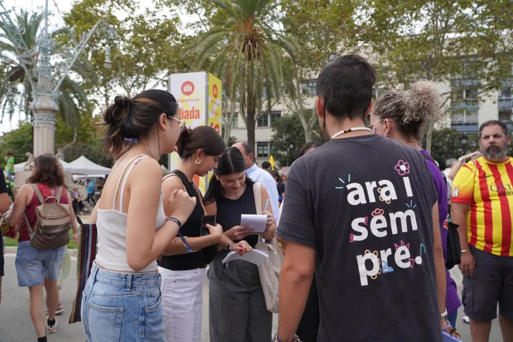 Avui , a través de la , hem estat a Barcelona, fent Ball de Bastons per… (foto 6)