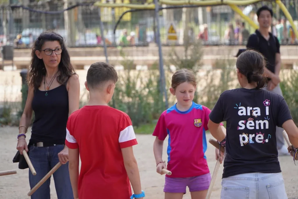 Avui , a través de la , hem estat a Barcelona, fent Ball de Bastons per… (foto 9)