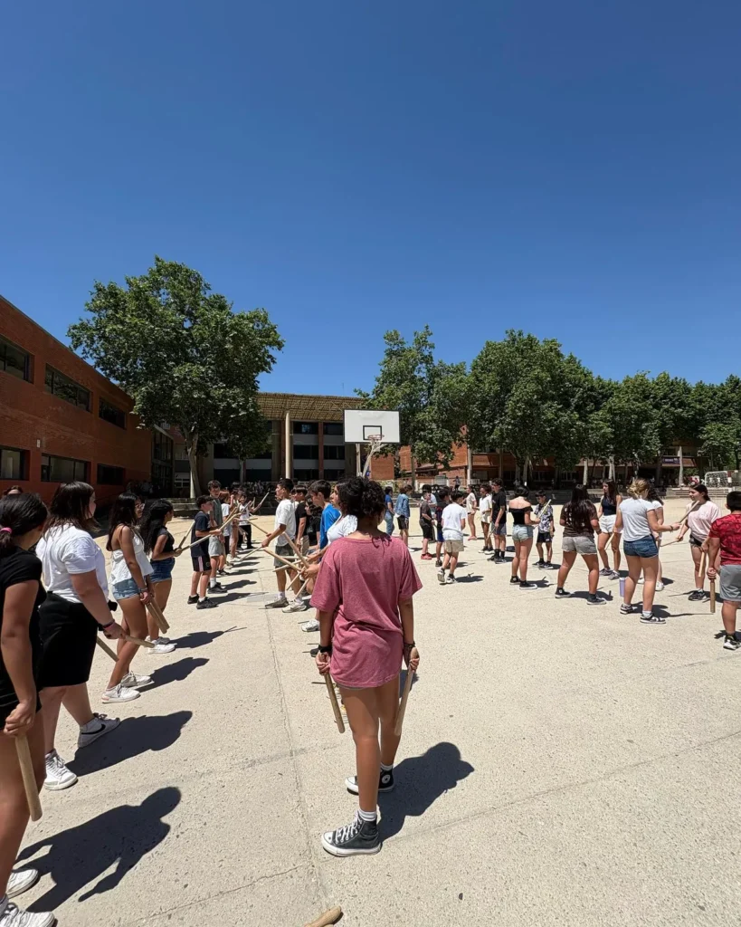 Avui hem anat a l’Institut Vallès, de Sabadell, a fer un taller de Ball…