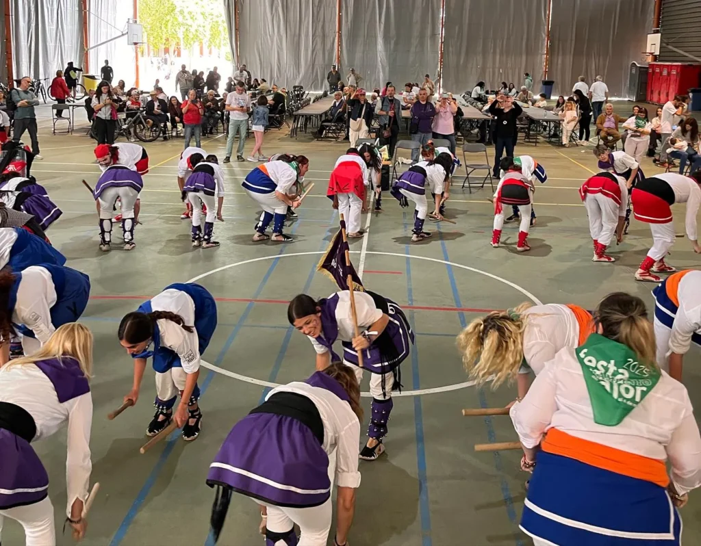 Avui hem participat en la I Trobada Bastonera del Ball de Bastons de… (foto 10)
