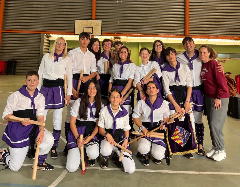 Avui hem participat en la I Trobada Bastonera del Ball de Bastons de… (foto 12)