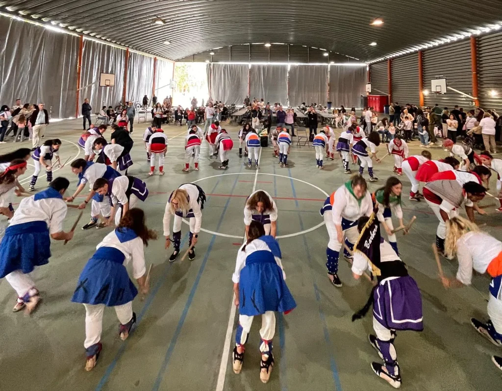 Avui hem participat en la I Trobada Bastonera del Ball de Bastons de… (foto 14)