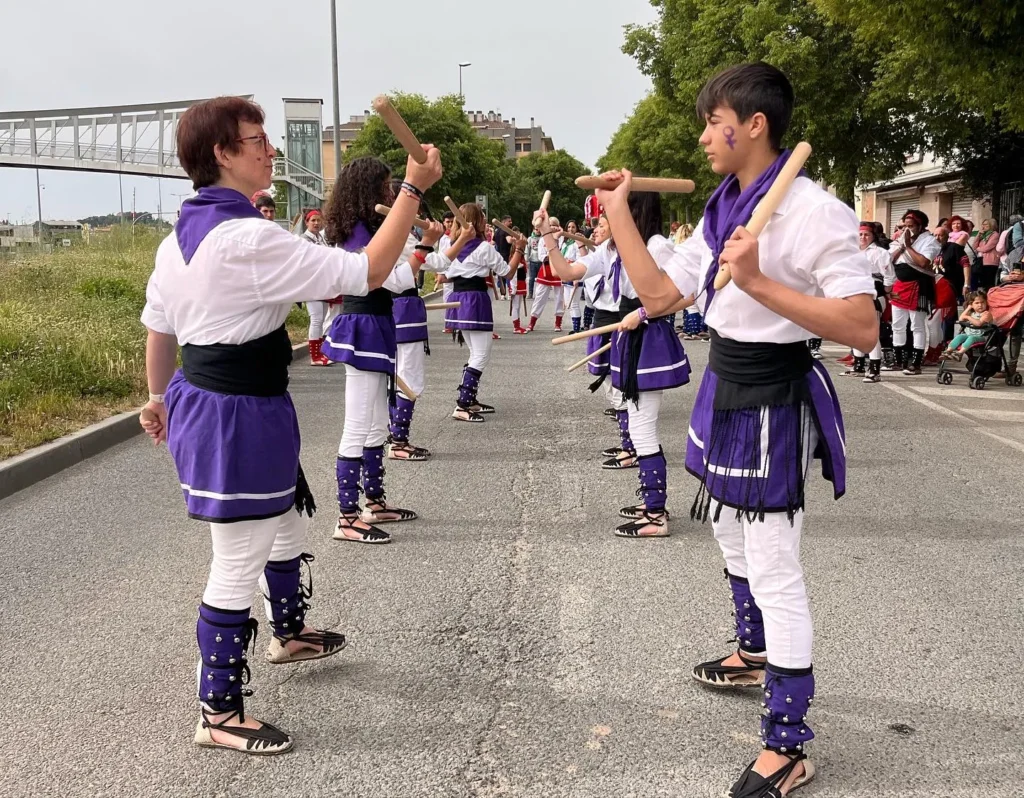 Avui hem participat en la I Trobada Bastonera del Ball de Bastons de… (foto 3)