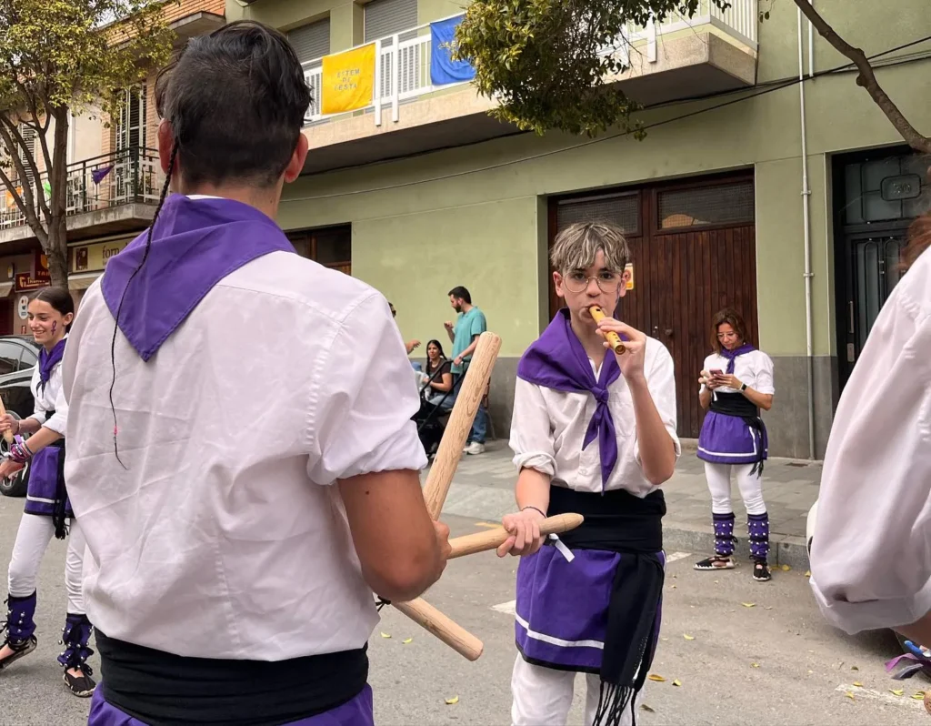 Avui hem participat en la I Trobada Bastonera del Ball de Bastons de… (foto 4)
