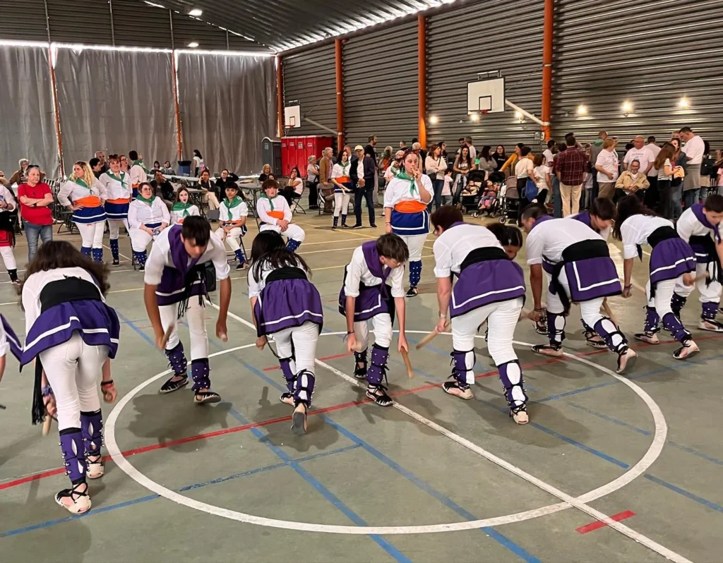 Avui hem participat en la I Trobada Bastonera del Ball de Bastons de… (foto 5)