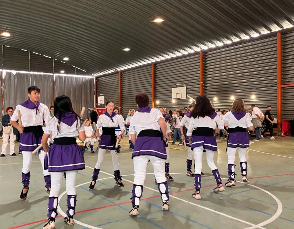 Avui hem participat en la I Trobada Bastonera del Ball de Bastons de… (foto 6)