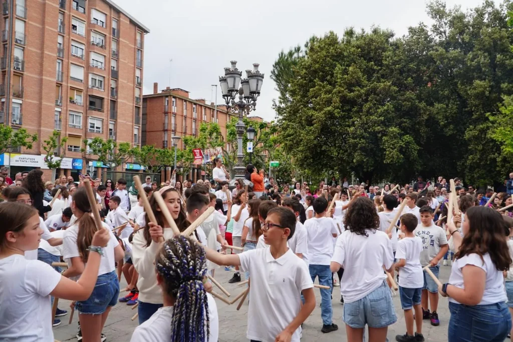 Avui hem viscut la III Trobada d’Escoles Bastoneres de Barberà del Vallès (foto 17)