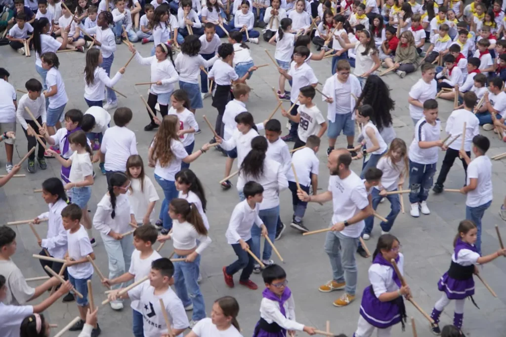 Avui hem viscut la III Trobada d’Escoles Bastoneres de Barberà del Vallès (foto 3)